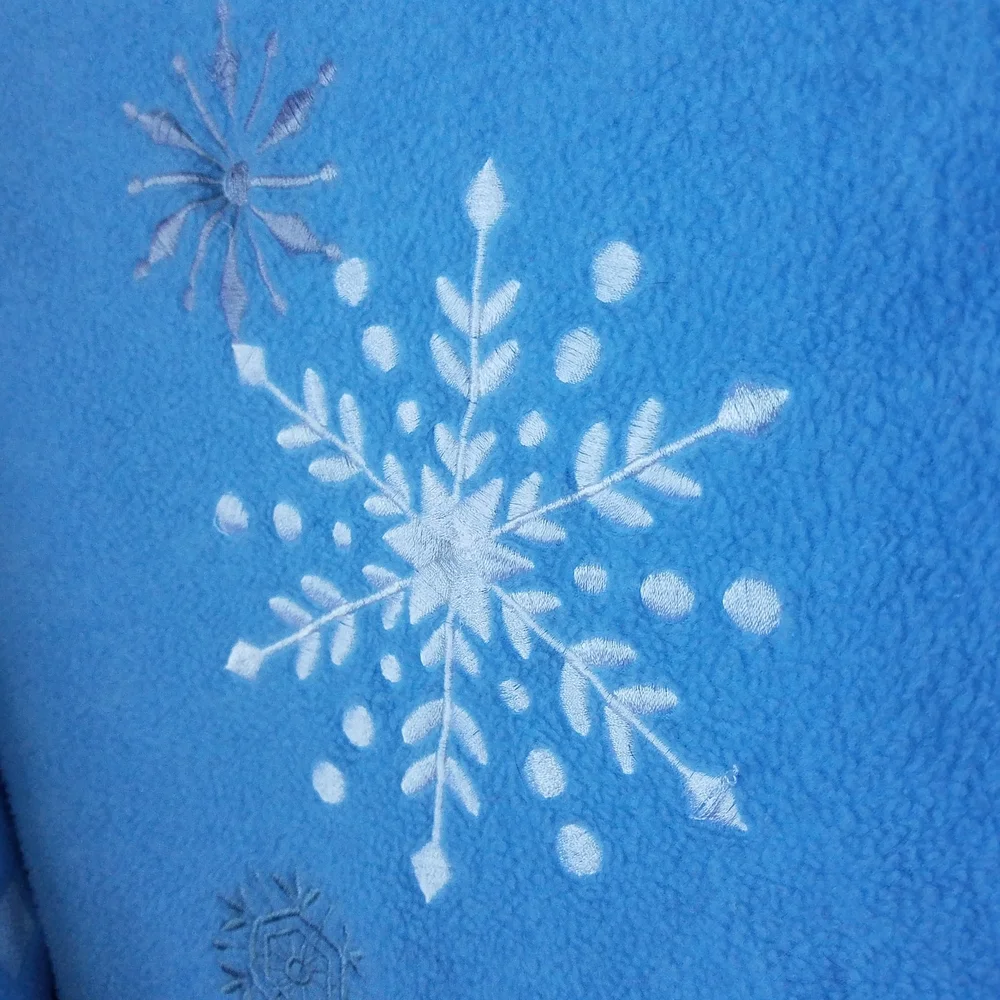 Martha Stewart Everyday Blue Snowflake Pillow & Blanket Set Fleece Blanket